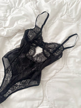 Swan Gül Dantelli Balenli Bodysuit Siyah