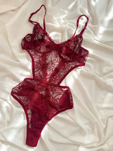 Amor Çiçek Desenli Balenli Balkonet Bodysuit Bordo