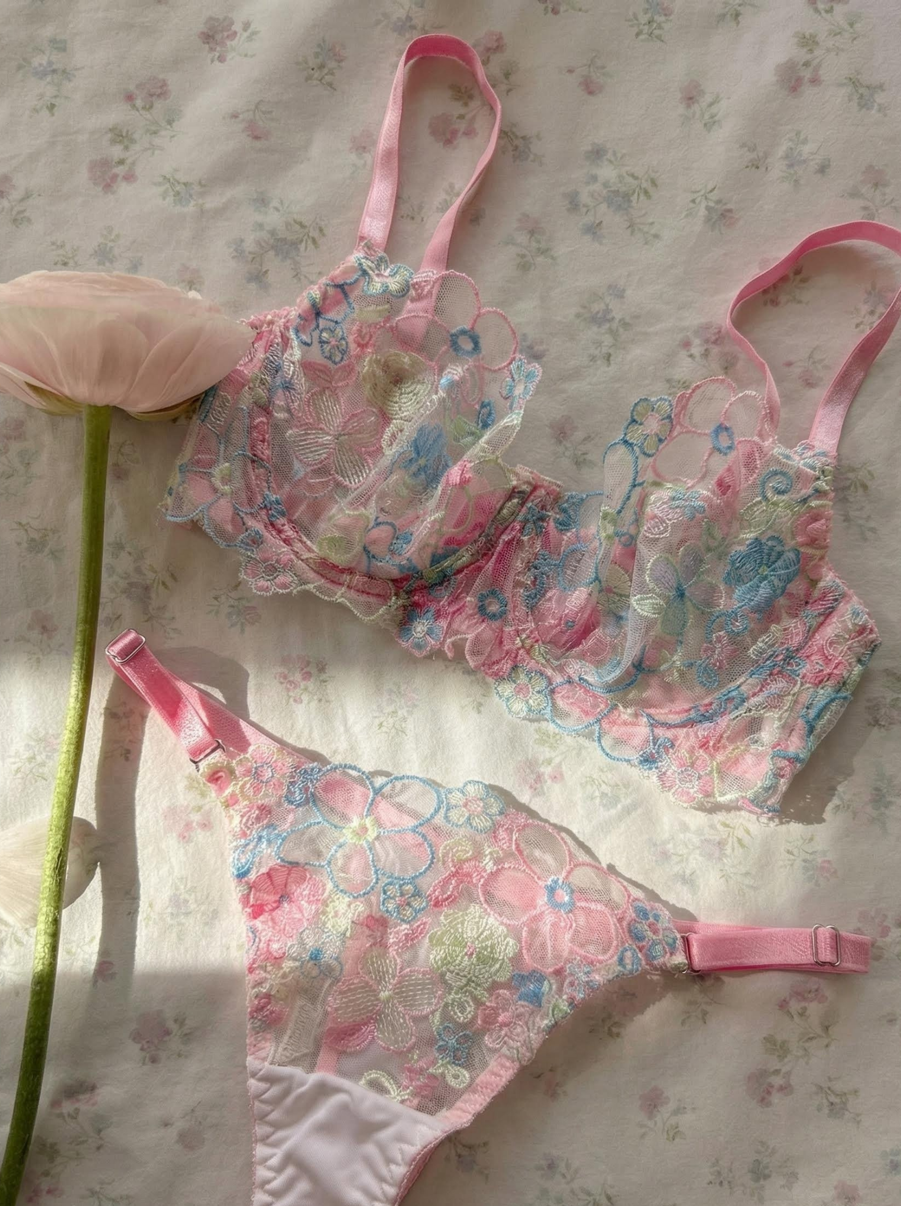 Cindy Çiçekli Balenli Balkonet Sütyen Takımı Pembe