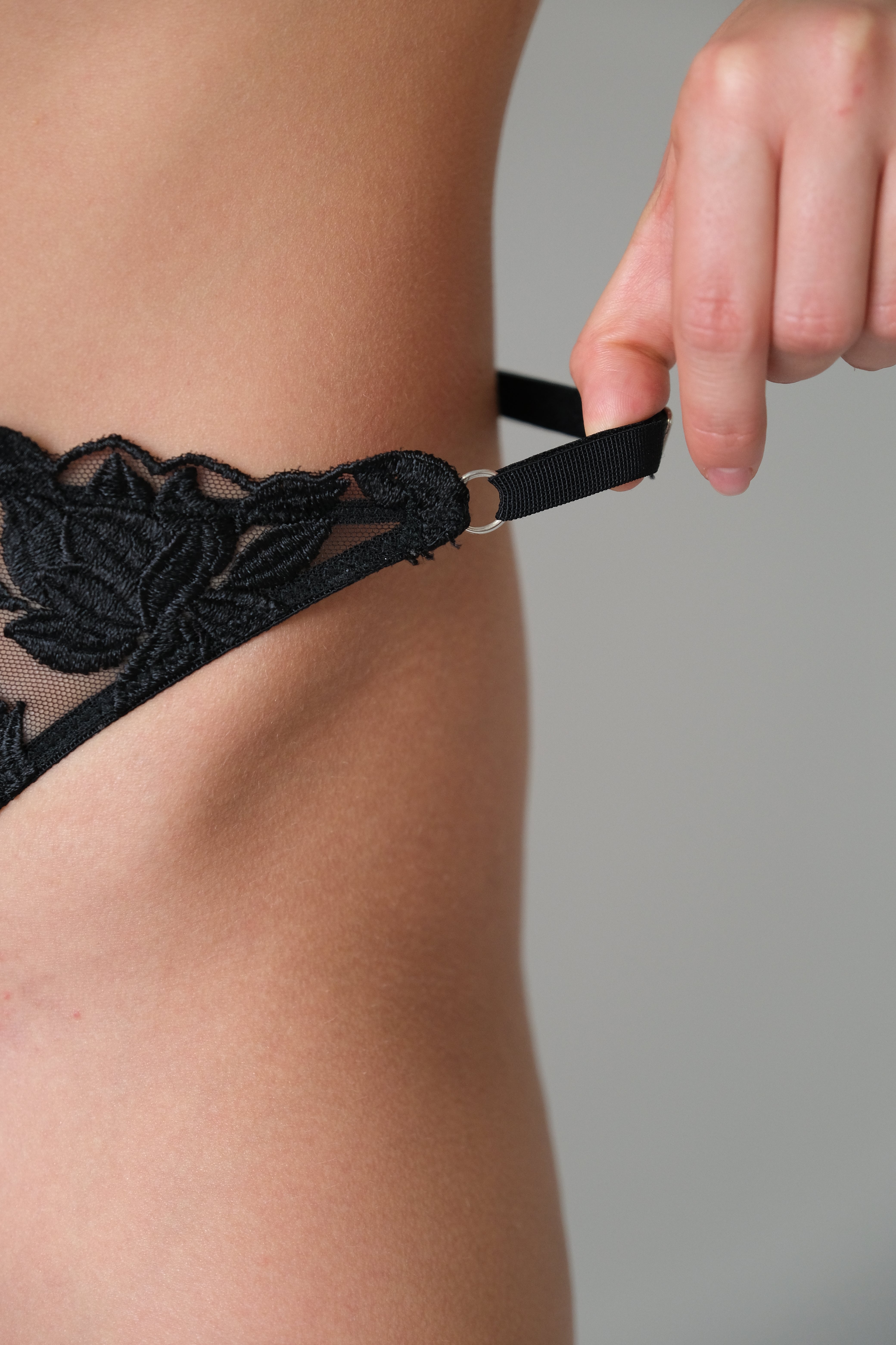 edde Gül İşlemeli Balenli Demi Sütyen Takımı Siyah