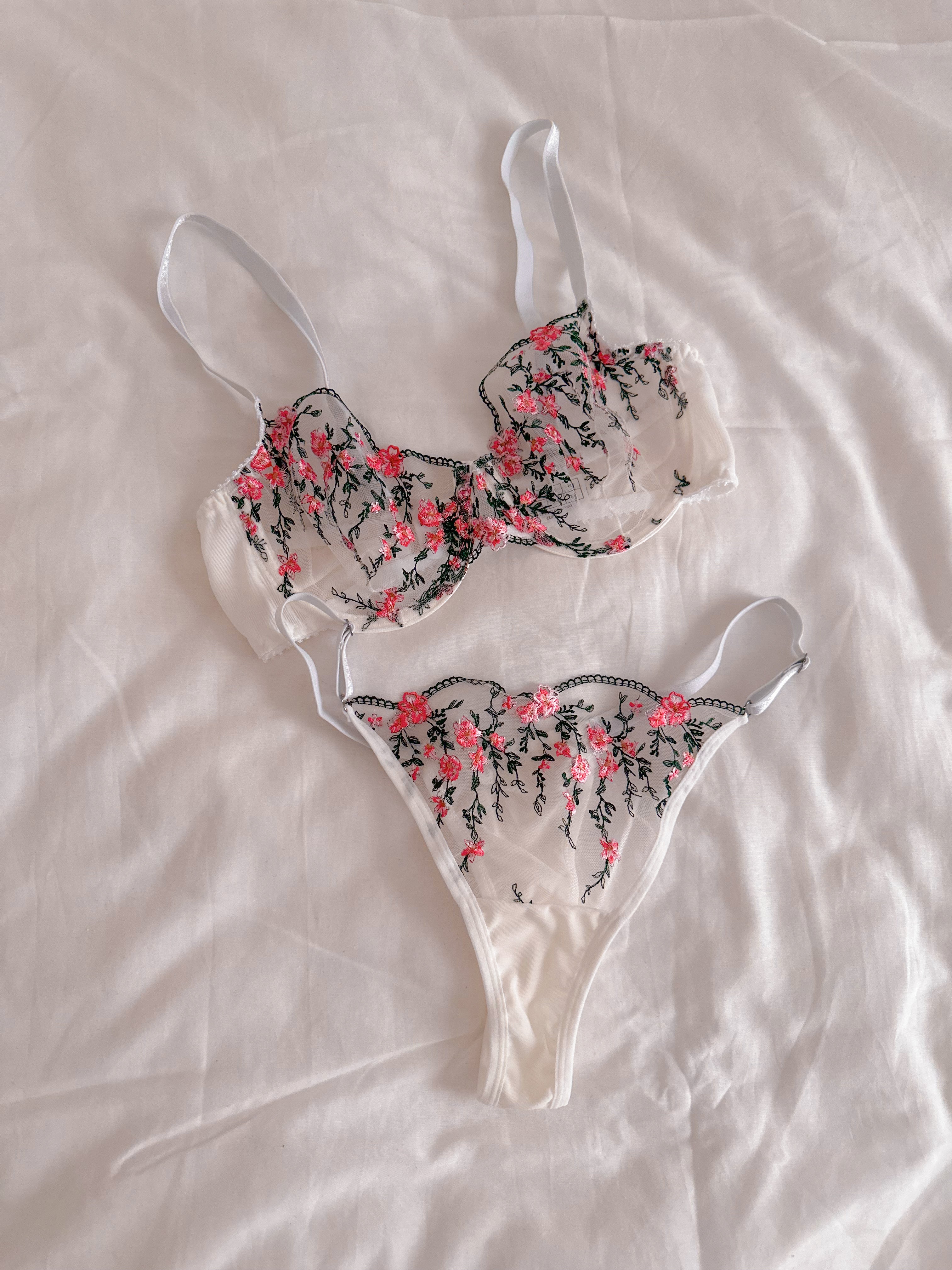 Dianthus Çiçekli Balenli Balkonet Sütyen Takımı Beyaz