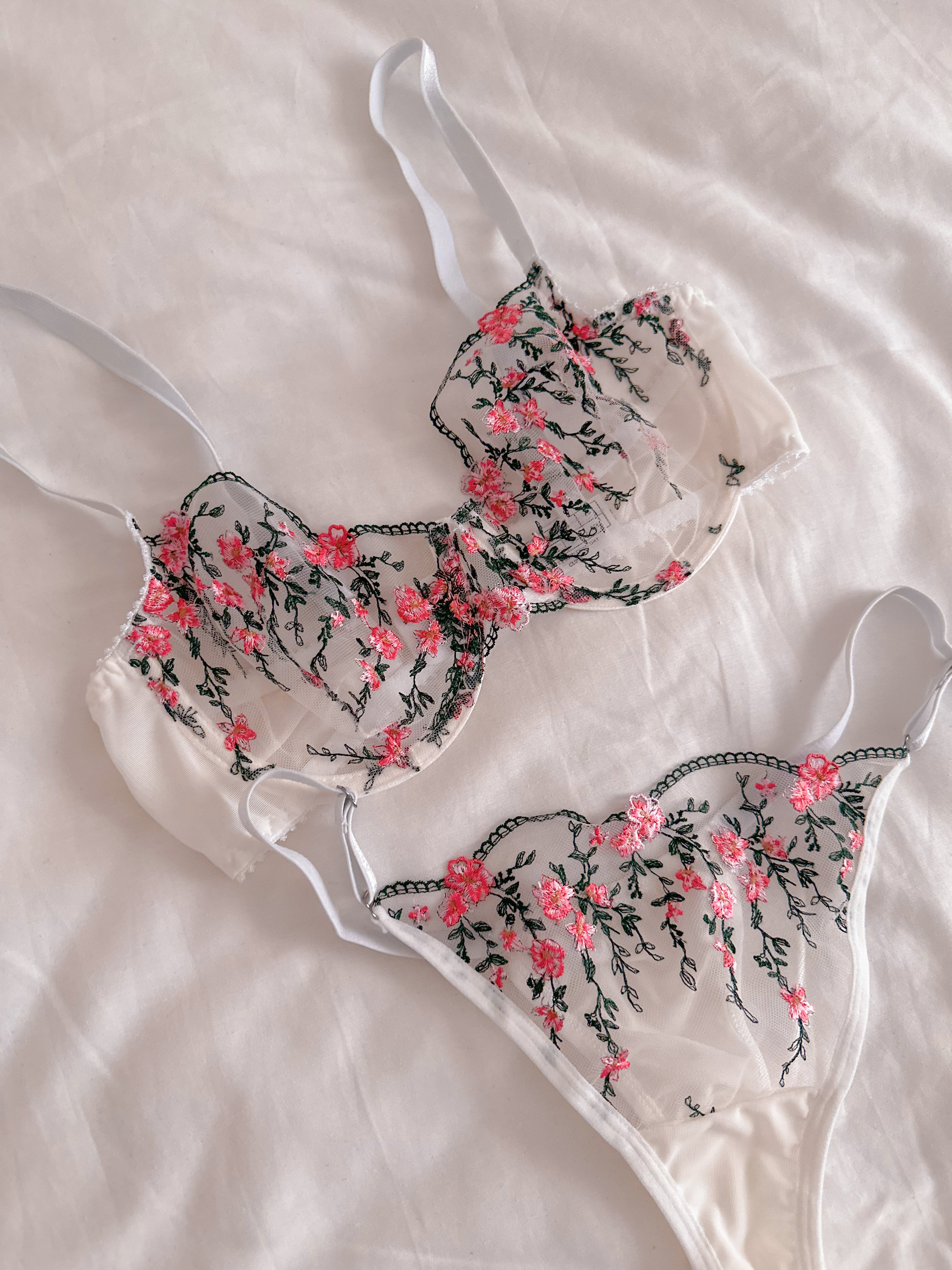 Dianthus Çiçekli Balenli Balkonet Sütyen Takımı Beyaz