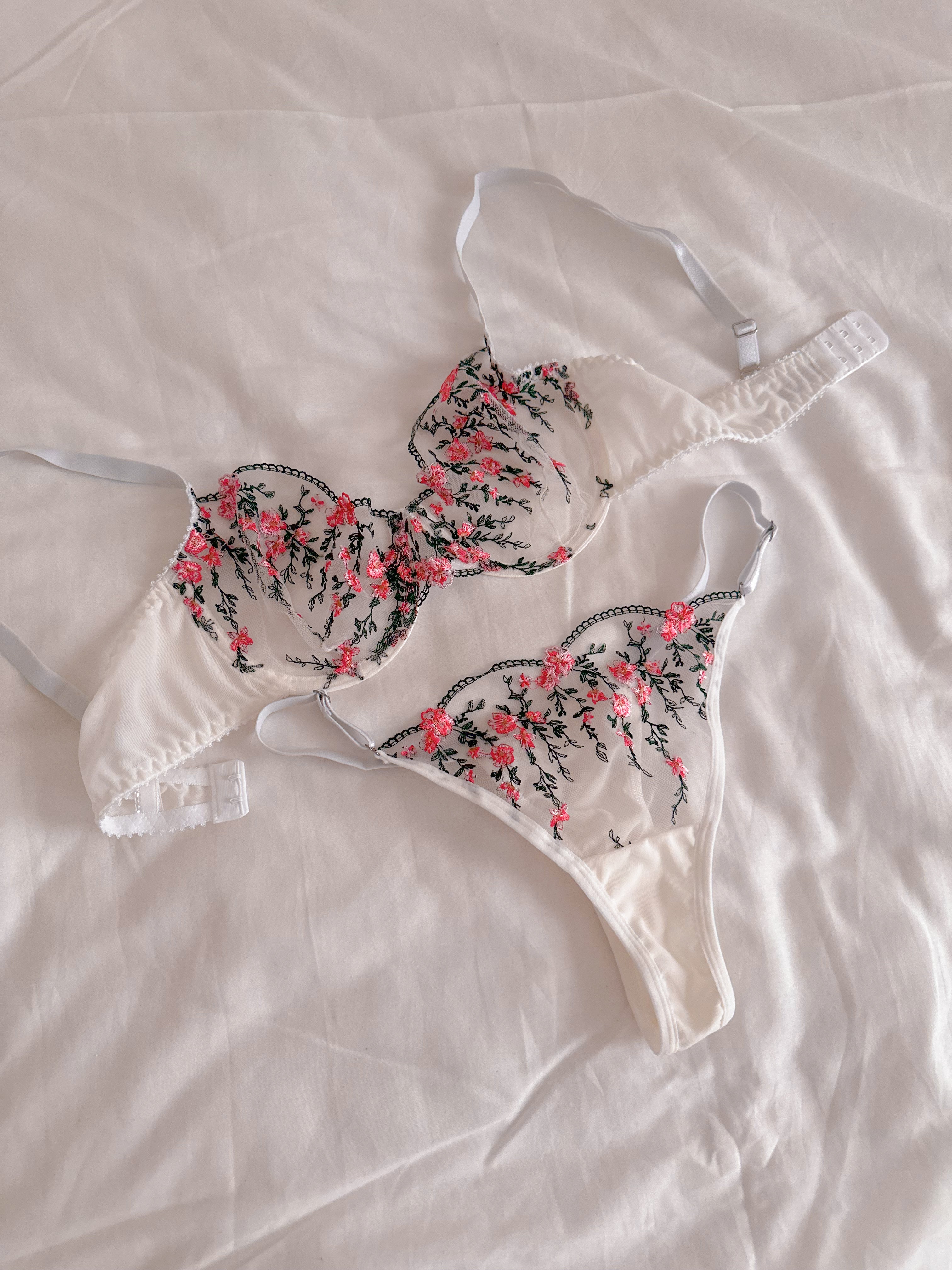 Dianthus Çiçekli Balenli Balkonet Sütyen Takımı Beyaz