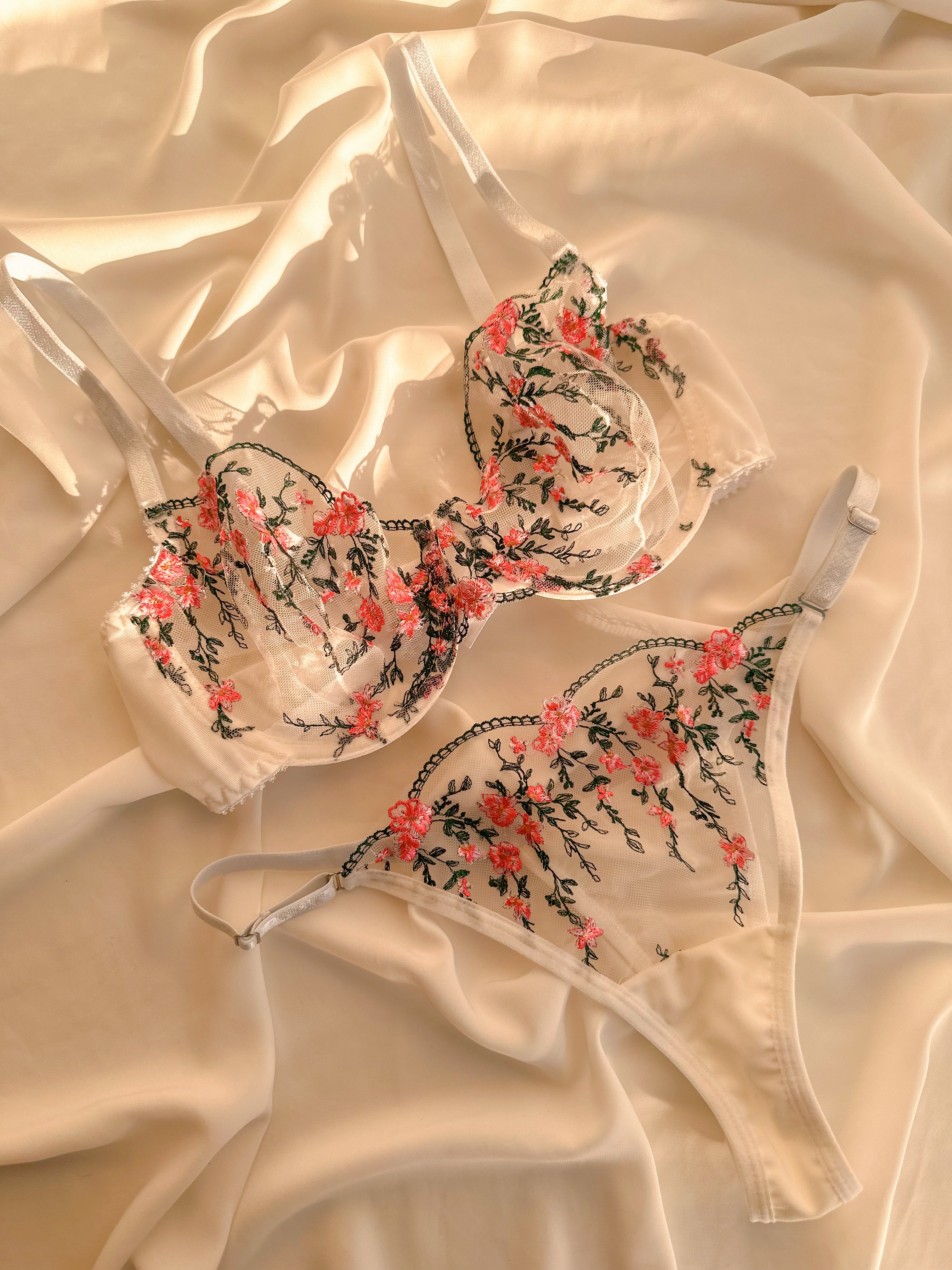 Dianthus Çiçekli Balenli Balkonet Sütyen Takımı Beyaz