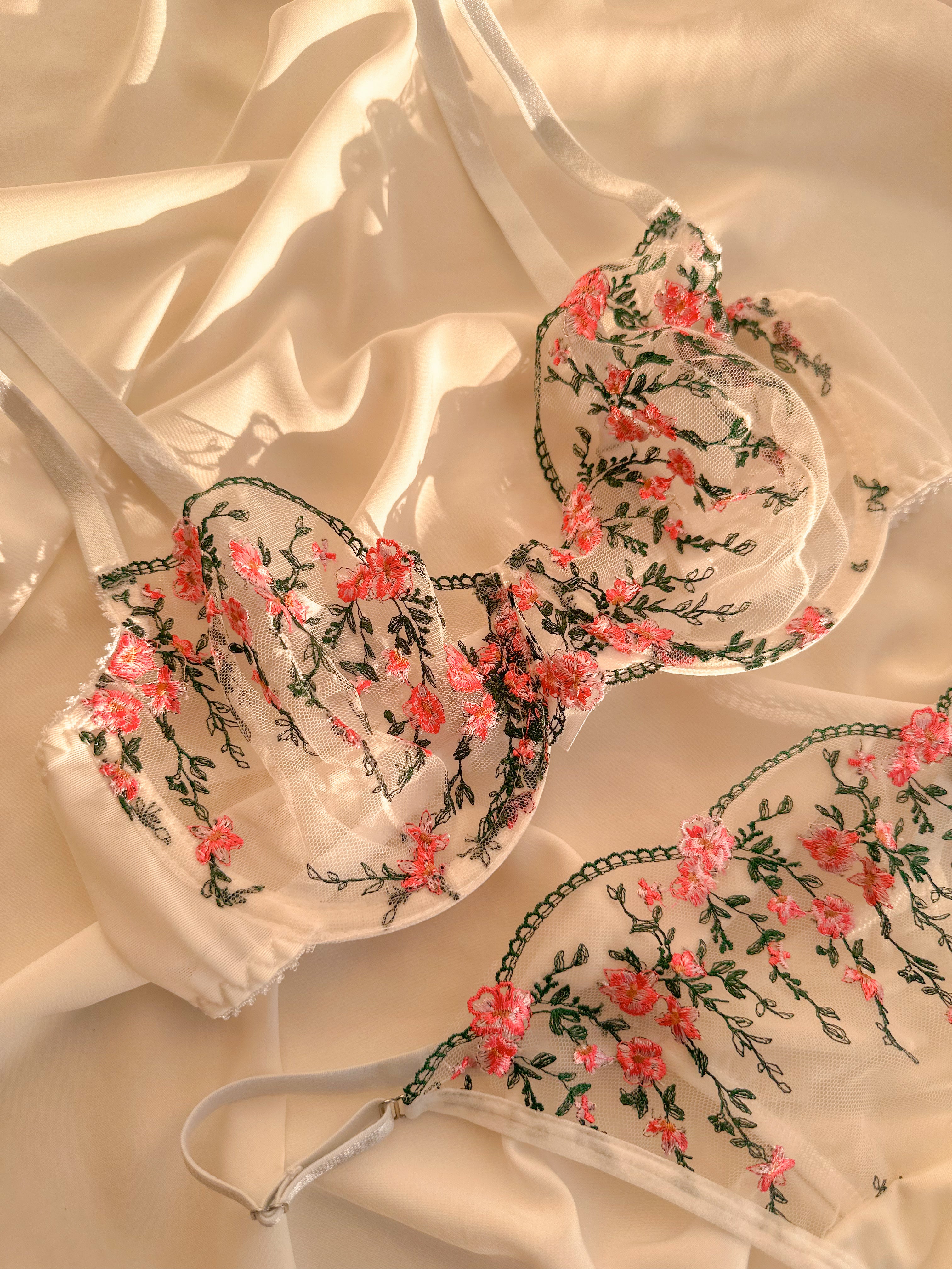 Dianthus Çiçekli Balenli Balkonet Sütyen Takımı Beyaz