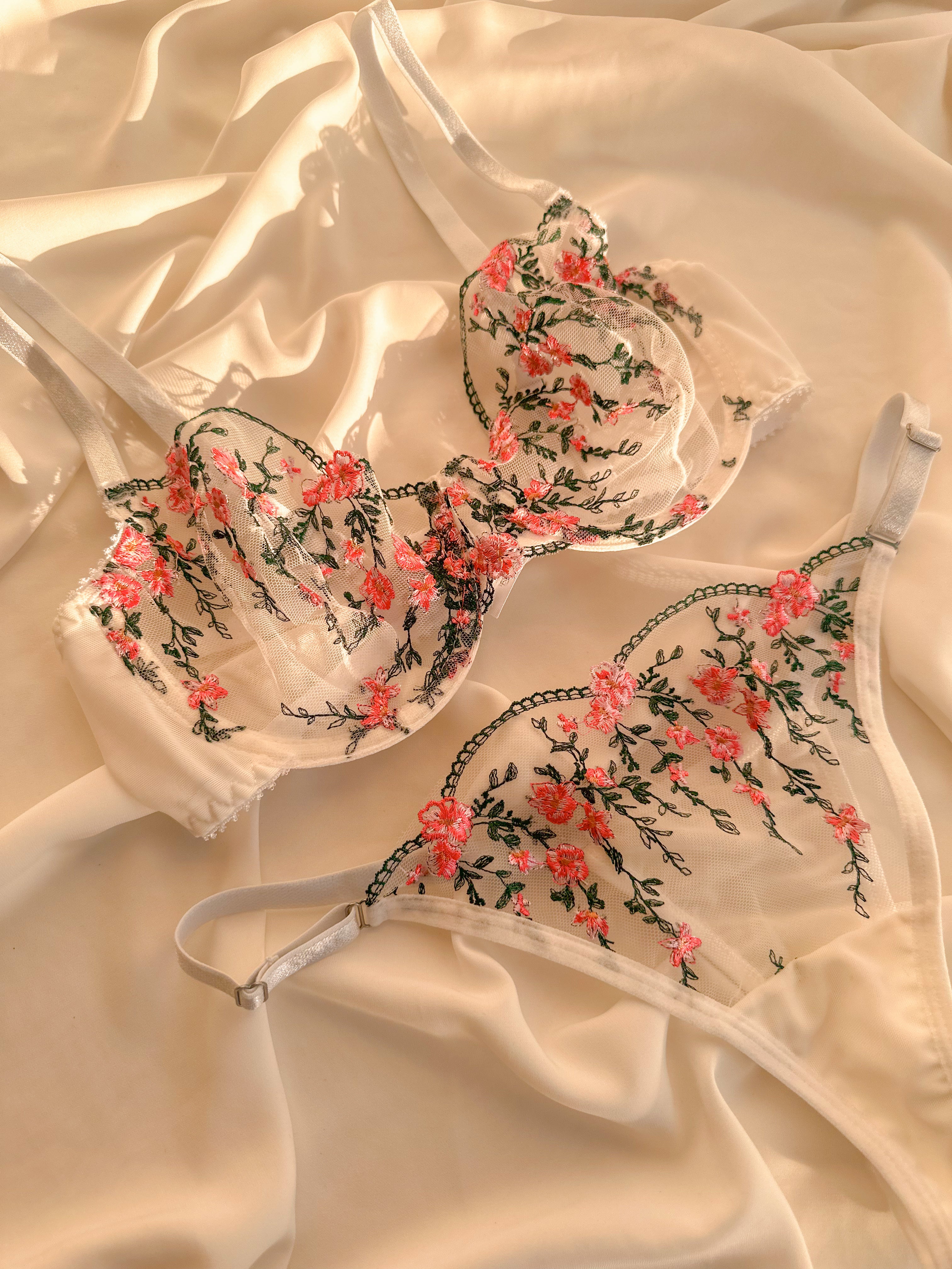 Dianthus Çiçekli Balenli Balkonet Sütyen Takımı Beyaz