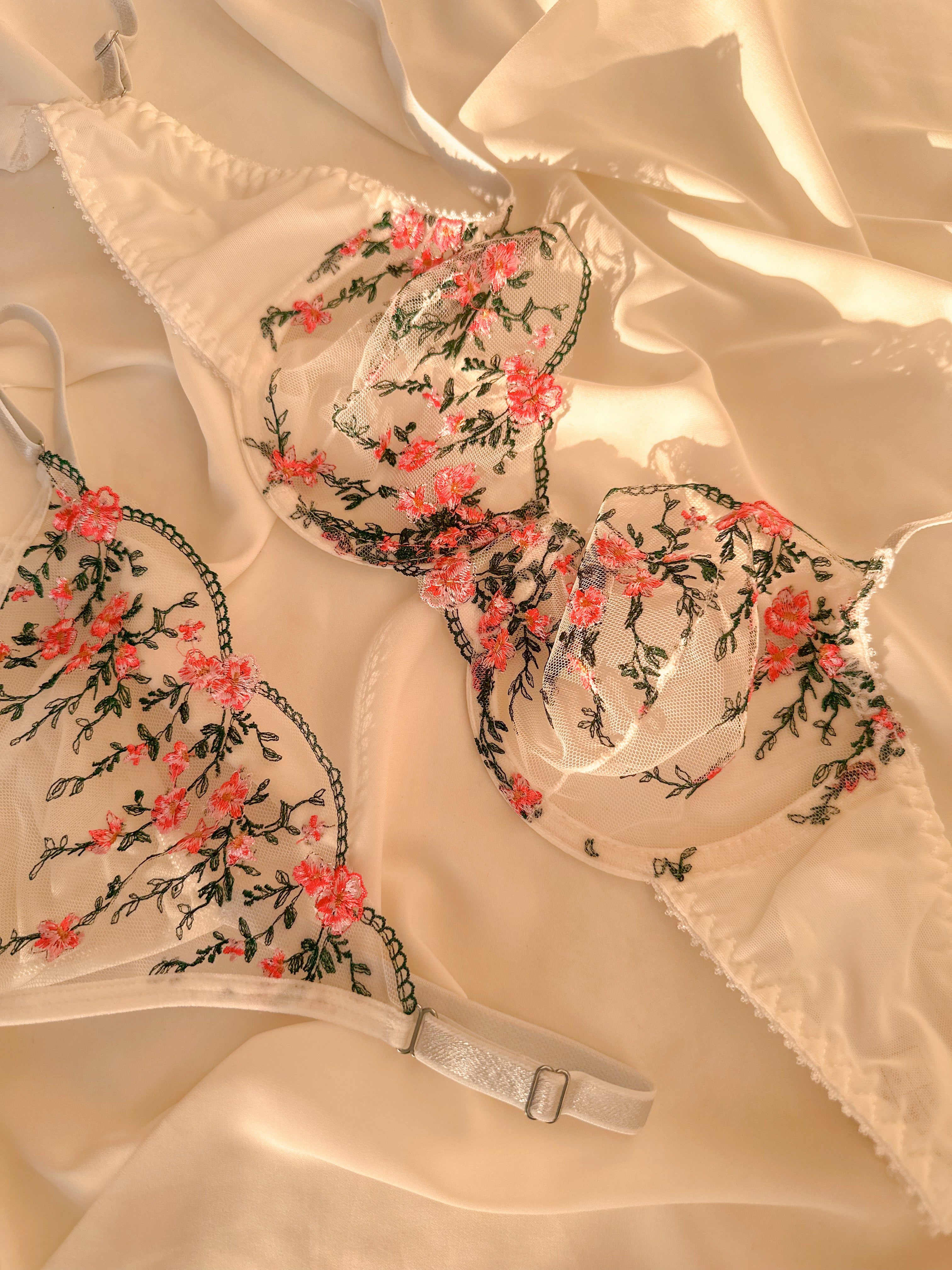 Dianthus Çiçekli Balenli Balkonet Sütyen Takımı Beyaz