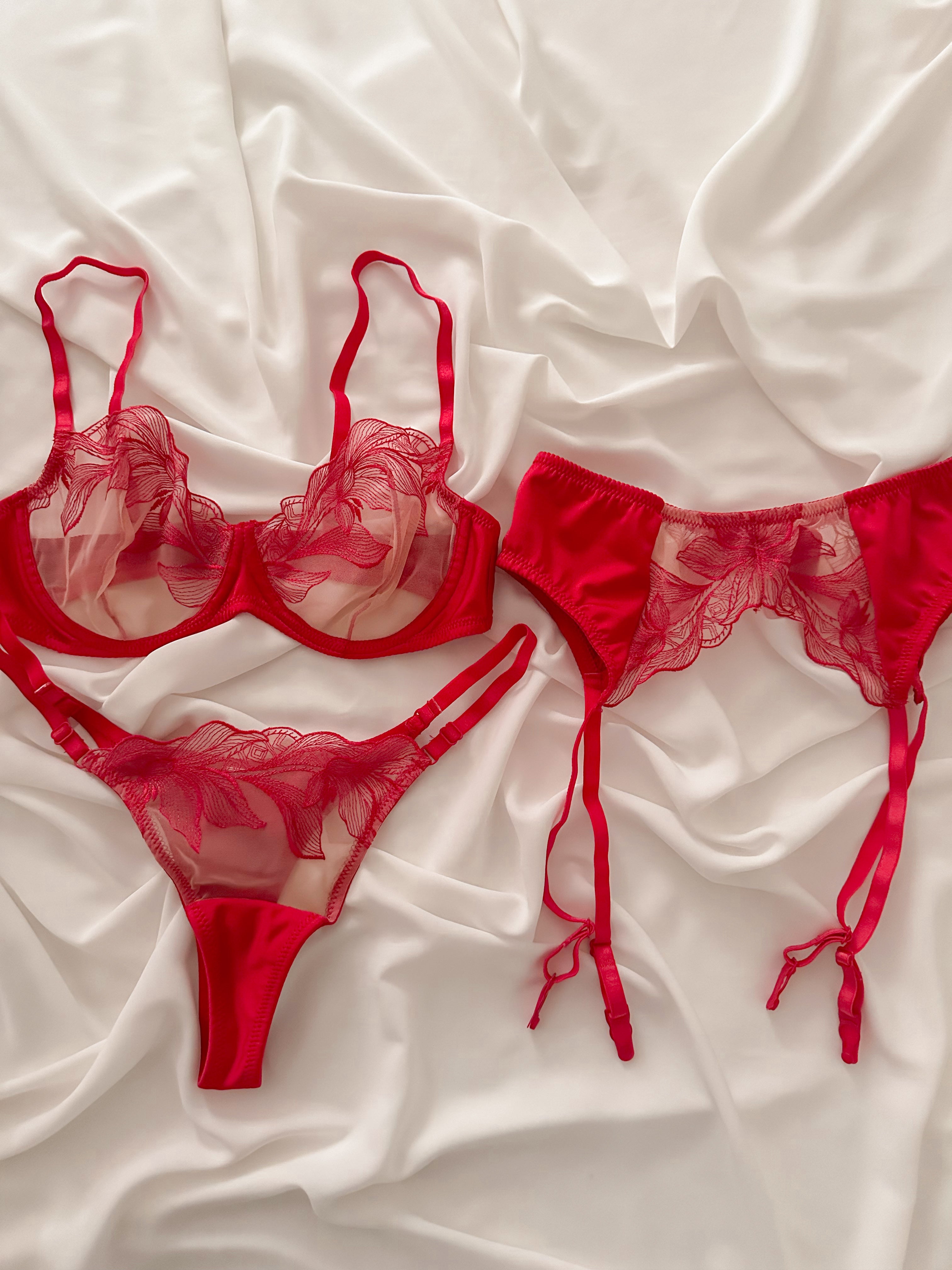 Elena Transparan Çiçekli Balenli Demi Jartiyerli Sütyen Takımı Kırmızı