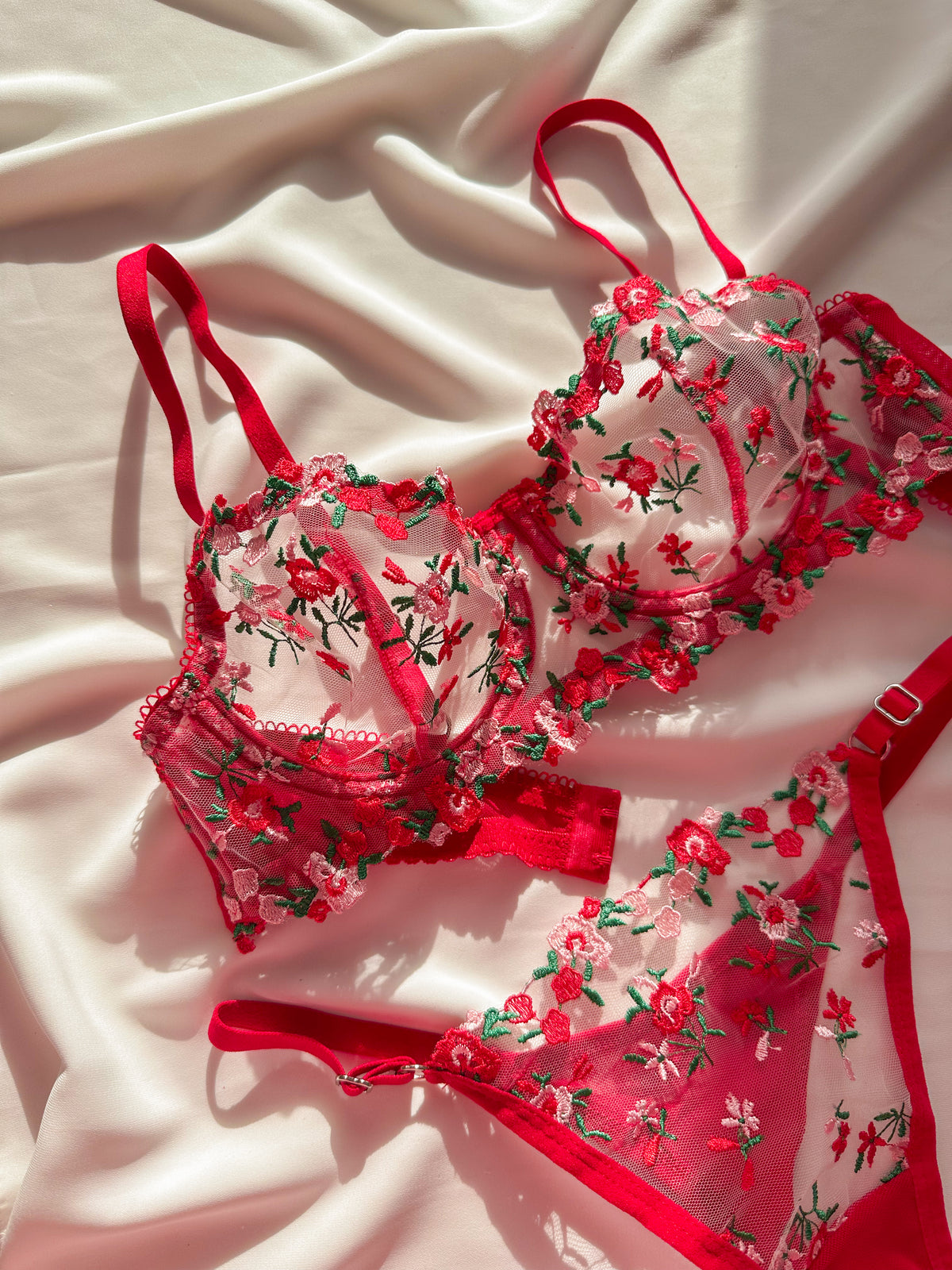 Elena Çiçekli Balenli Balkonet Sütyen Takımı Kırmızı