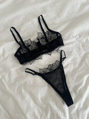 Siyah Çiçek Desen Balenli Sütyen Takımı