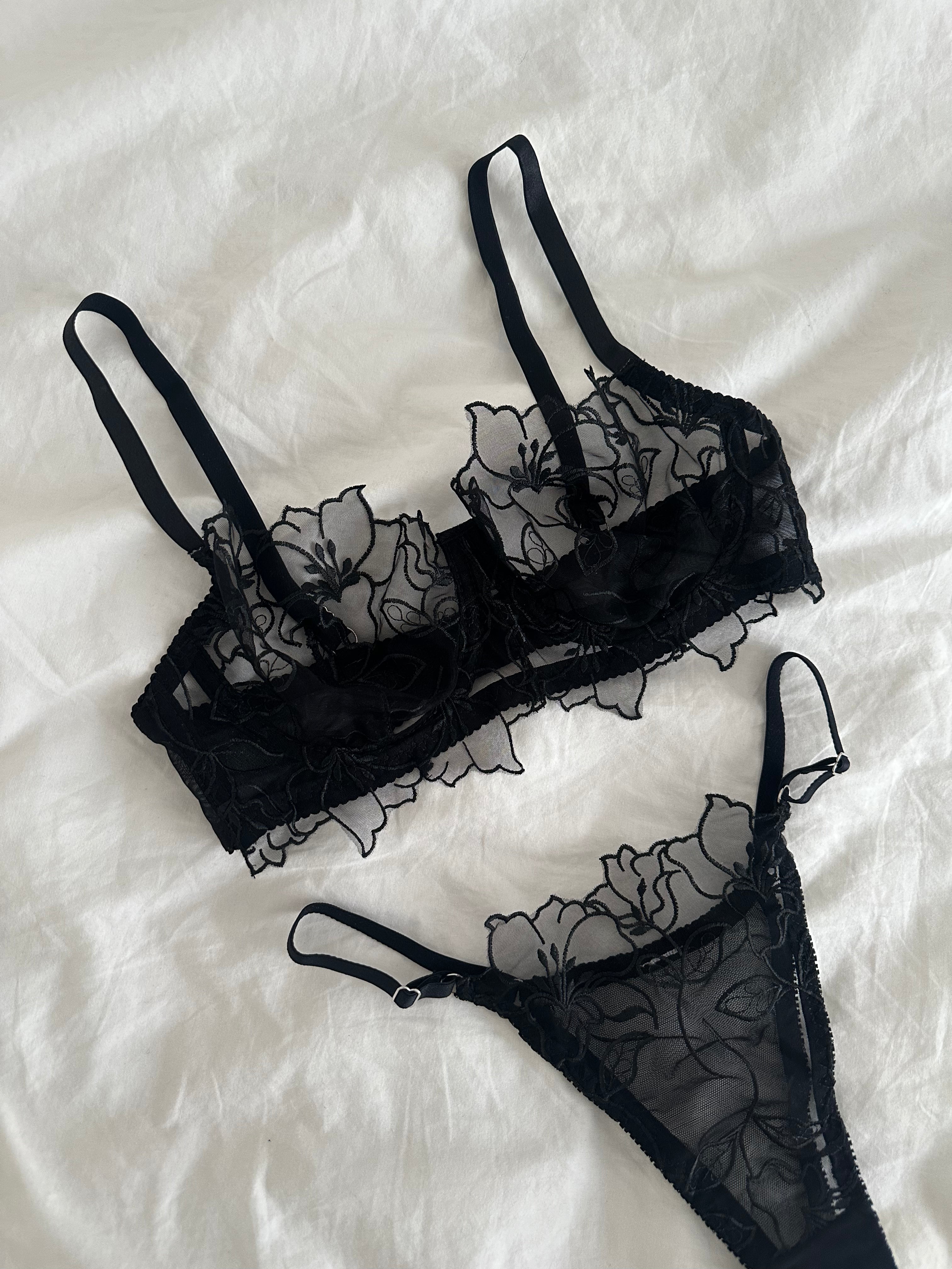 Siyah Çiçek Desen Balenli Sütyen Takımı