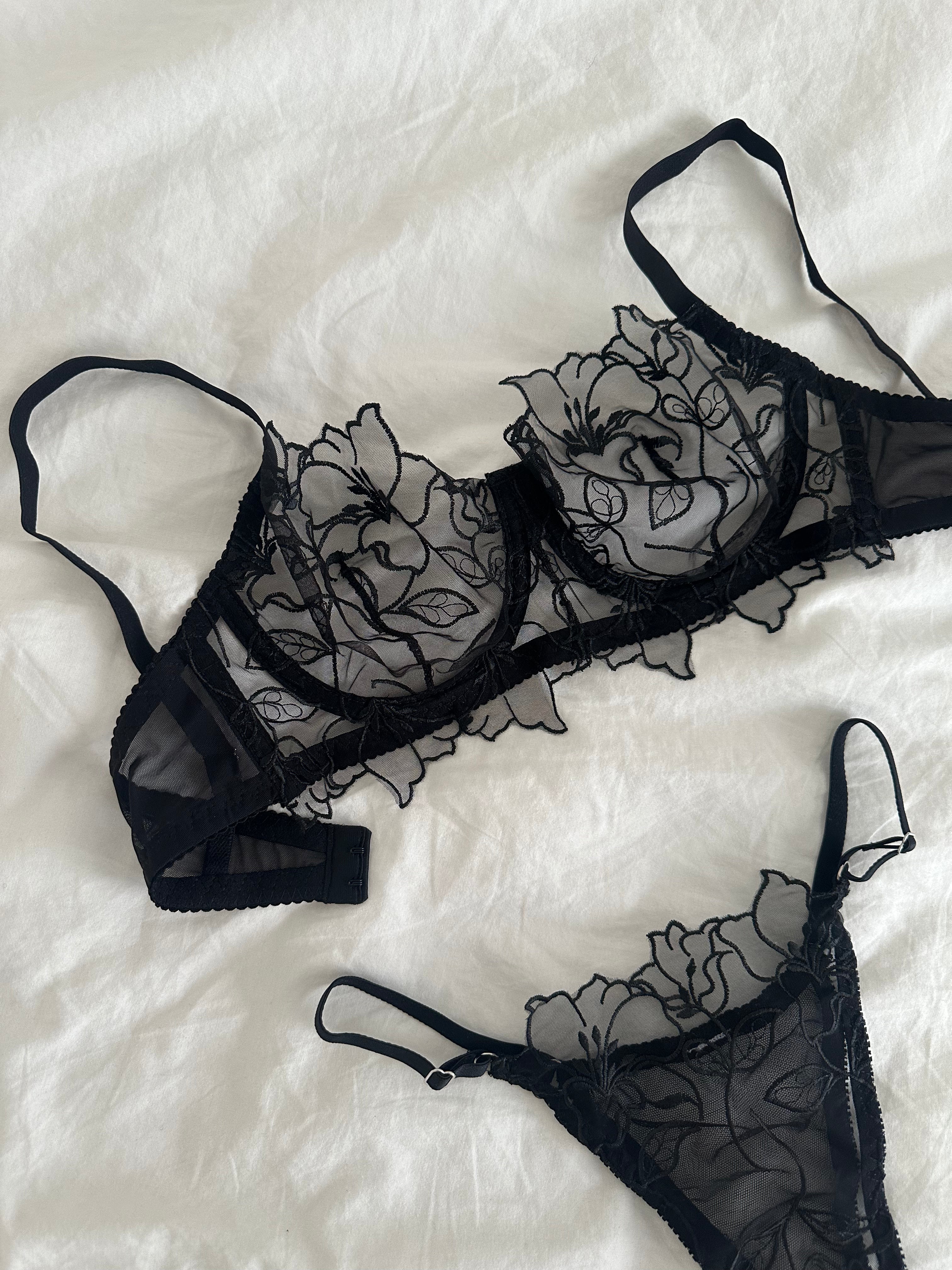 Siyah Çiçek Desen Balenli Sütyen Takımı