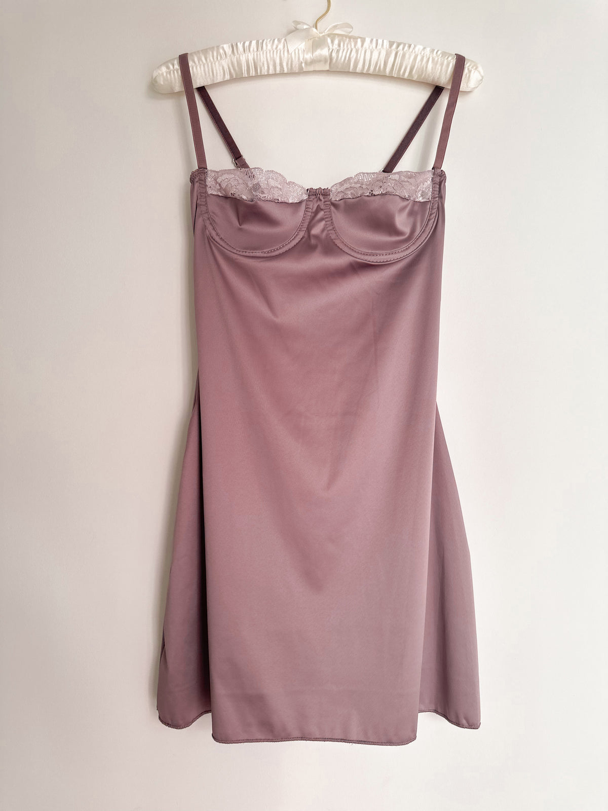 Vizon İpeksi Saten Mini Balenli Gecelik Elbise